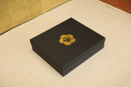 【ご贈答】奥州市まるごと特産品ギフトBOX 【前沢牛名産品 お米 岩谷堂羊羹 酒 蕎麦】 [AW001VP]