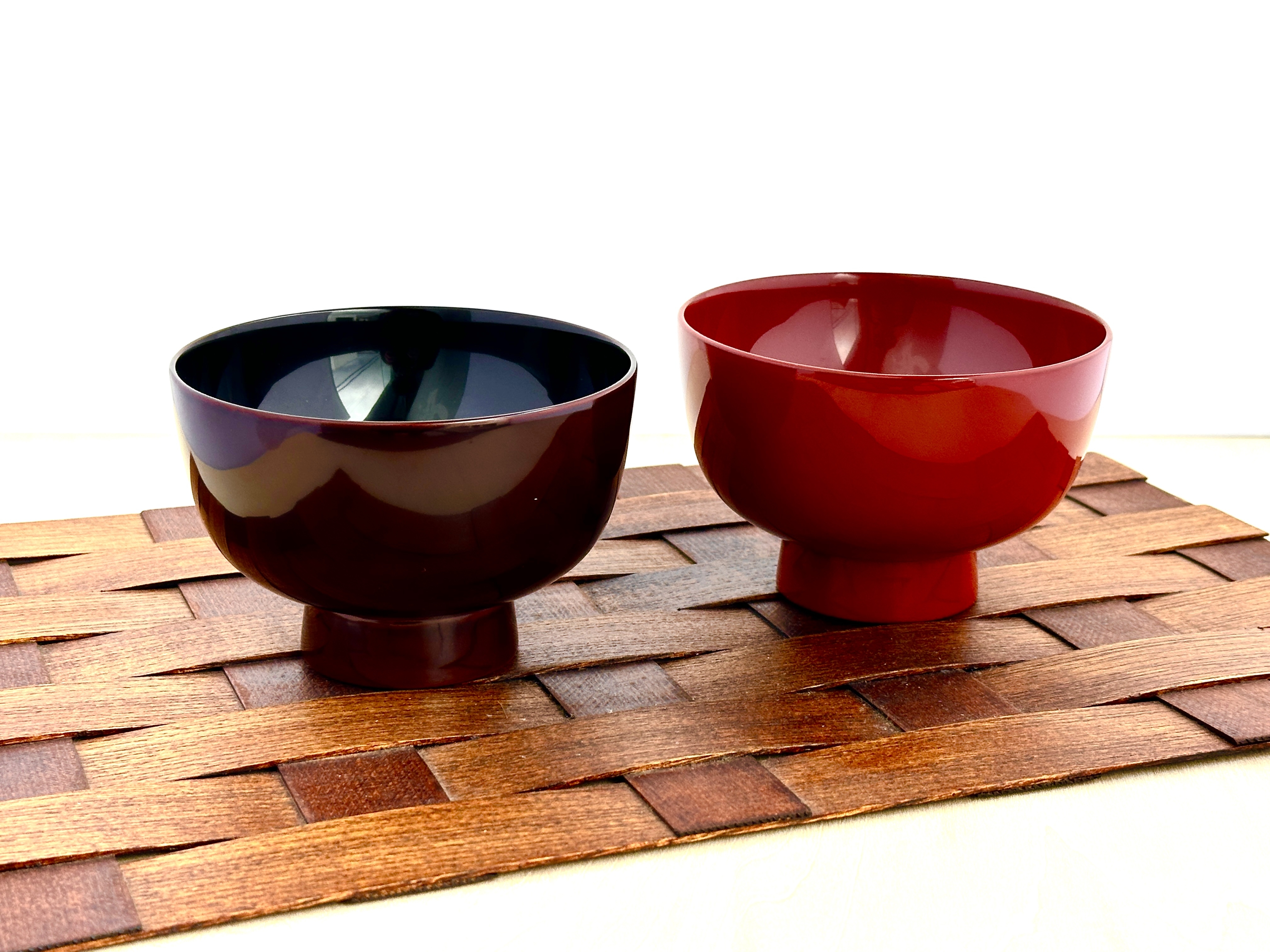 
                  川連漆器　夫婦鉄鉢椀（本溜内黒・皆朱）紙箱入【(株)佐藤商事】[H5-5501]
                