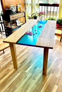 レジン ウッド リバー テーブル 机 ダイニング 無垢材 家具 おしゃれ 樹脂 国産 栗の木 栗材 インテリア 木製 藤枝家具 木工品 日用品 遊木舎 WOOD RIVER TABLE 静岡県 藤枝市