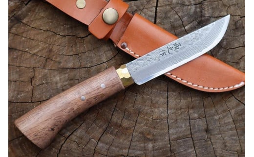 土佐渓流ナイフ105 真鍮丸輪 槌目磨 ダマスカス15層青紙2号鋼 | ナイフ キャンプ アウトドア 打刃物 土佐 鉈 剣鉈 なた 職人 山林 狩猟 熊 刃物 薪割り ハンドメイド 釣り 伝統 工芸 高知県 南国市