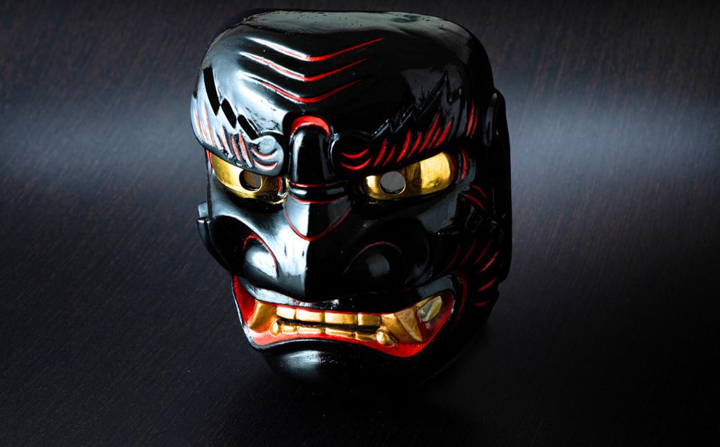 邪気を払う守り神　鬼剣舞黒面