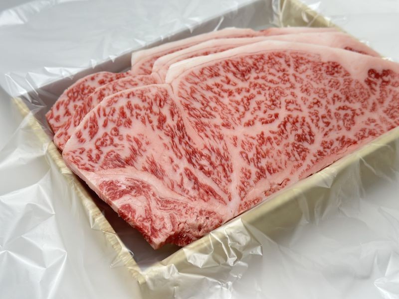 
                  【 常陸牛 】 サーロインステーキ 900g ( オリジナルソース付き ) 茨城県共通返礼品 化粧箱入り A4 A5 ブランド牛 国産 牛肉 肉 お肉 サーロイン ステーキ 黒毛和牛 和牛 ギフト 贈答 
                