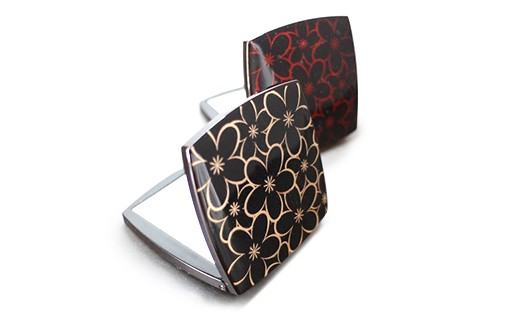 ちょっぴり優雅な気分に『越前漆器コンパクトミラー１枚　銀』  [B-00818a]