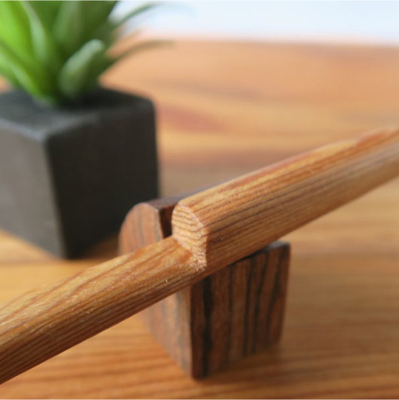 木製耳かき 屋久杉材（上杢） 屋久杉材 上杢 木製 耳かき 屋久杉 安定 グリップ感 優しい形状 体に優しい スプーン形状 刺激を軽減 良い香り 肌触り 油脂分 希少 愛知県 小牧市 送料無料