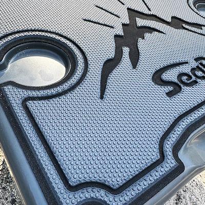 ふるさと納税 いなべ市 オリジナルマット(SeaDek)付ハードクーラーボックス　(サイズ:15L)　カラー:ダークグレイ |  | 03