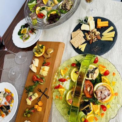 ふるさと納税 由利本荘市 秋田地産地消たこ燻製入り肉燻製多め5種(比内地鶏燻製、たこの燻製、ベーコン、ダチョウの燻製、燻たま) |  | 03