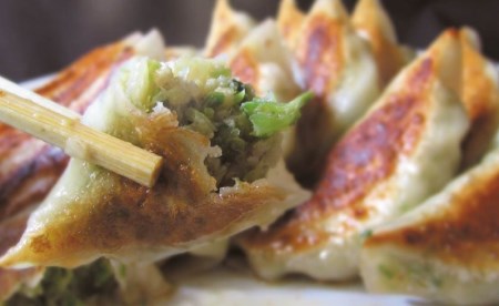 【8ヶ月定期便】一番亭の冷凍餃子63個セット×8回