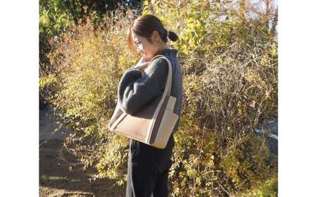 【2026年6月上旬発送開始】【 AKIRA オリジナル】【 マツコの知らない世界 で紹介されました！】 中型レディストートバッグ ダブルポケット ベージュ帆布×ダークブラウン 軽量 軽い 日本製 キ