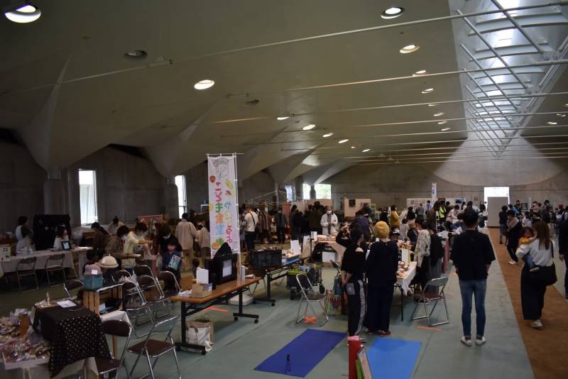 【7-5　特定非営利活動法人　１/ｆゆらぎ】
「すべての子どもが社会につながること」１/ｆゆらぎの居場所作りを指宿から！