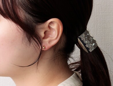 K18イエローゴールド　卵型ピアス　シリコンキャッチ付　9000514225