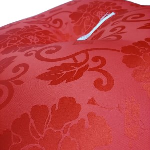 職人が細部までこだわり抜いてつくった 昔ながらのお座布団 無地唐草法要座布団 赤色 [2279]