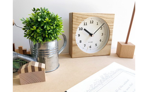 【A-98-N】KATOMOKU　置き掛け兼用木枠電波時計　四角(ナチュラル) インテリア  置き時計 掛け時計  置き時計 15000円 カトモク 加藤木工 katomoku 木製雑貨 木工雑貨 日用品 ナチュラル 壁掛け 木目 オシャレ アナログ ダイニング リビング 寝室 オフィス 新築 お祝い