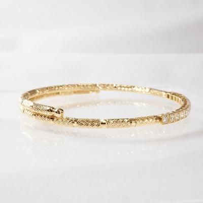 ふるさと納税 甲府市 K18YG 0.50ct ダイヤモンド形状記憶バングルP3116 |  | 02