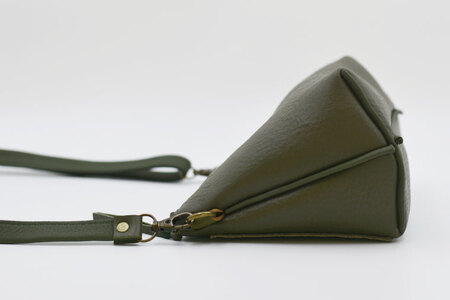 益子の革工房maharoのショルダーポーチ　ワイド（S）オリーブグリーン｜栃木県 益子町 ふるさと納税 ショルダーポーチ ワイド 牛革 手作り（AX108-4）