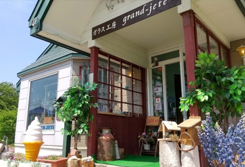 1595. チョーカー大  アクセサリー ネックレス 湖水 湖々路 ガラス細工 木彫り 木 レディース メンズ ユニセックス アイヌ紋様 ハンドメイド 手作り ペア ギフト 屈斜路湖 北海道 弟子屈町