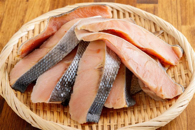【先行予約】網走産【訳あり】秋鮭切身 骨なし  3kg（2025年10月以降発送） ABBI002