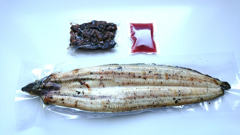 
            千歳鰻の白焼１尾・梅肉・焼肝セット
          
