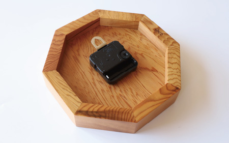 【屋久杉で創った】壁掛け時計(高橋工芸/055-1870) 工芸品 とけい 時計 壁掛 アナログ アナログ時計 シック おしゃれ シンプル 屋久杉 杉 木 木工 木材 インテリア 装飾 家 リビング 