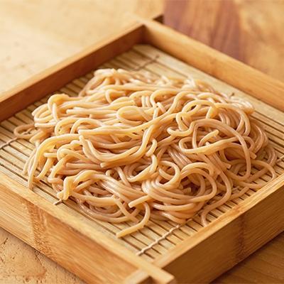 ふるさと納税 雲南市 グルテンフリーの玄米麺と 日本海のあごだし麺つゆセット |  | 02