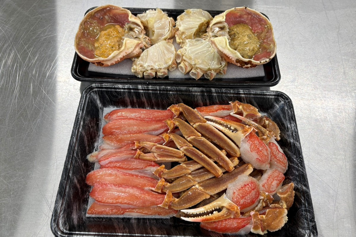 
            蟹セット（本ズワイガニ500g～600g×2杯分／蟹味噌付き・カニだし付き）　NJ00007・NJ00008
          