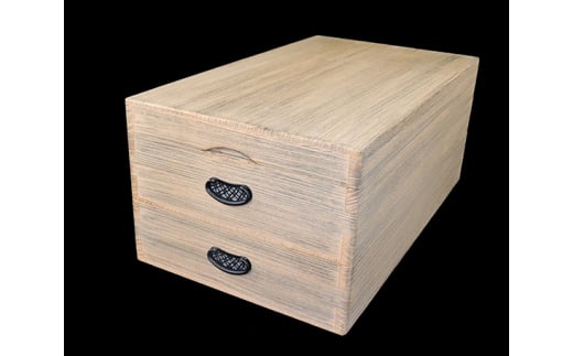 
総桐衣装箱二段 伝統的で丈夫な桐の衣装箱 《外寸：幅770mm x 奥行き440mm x 高さ320mm》着物収納 伝統技術 加茂市 ワンアジア
