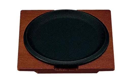 トキワ鉄器 ステーキ皿 （ 木台タイプ ） IH対応 丸判 （ 浅型 ） 20cm 317 くわな鋳物 職人 蓄熱性 保温力 浅型 お皿 皿 食器 食卓 オシャレ 日常使い 重厚感 伝統 匠の技 プレ