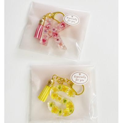 ふるさと納税 日高町 イニシャル　ハーバリウムキーホルダー　ピンク系　【K】 |  | 03