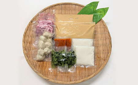 鍋 新ご当地グルメ さかきん発酵鍋 酒粕＆味噌仕立て【発酵のまち上越】なべ お鍋 味噌 酒粕 スープ 豚肉 鶏 もも肉 つみれ 野菜 ごはんのお供