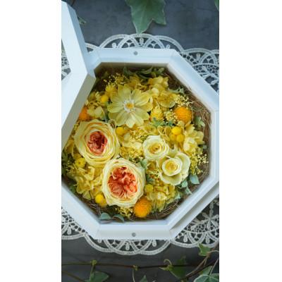 ふるさと納税 吹田市 黄色いお花の八角形プリザーブドフラワーアレンジメント |  | 01