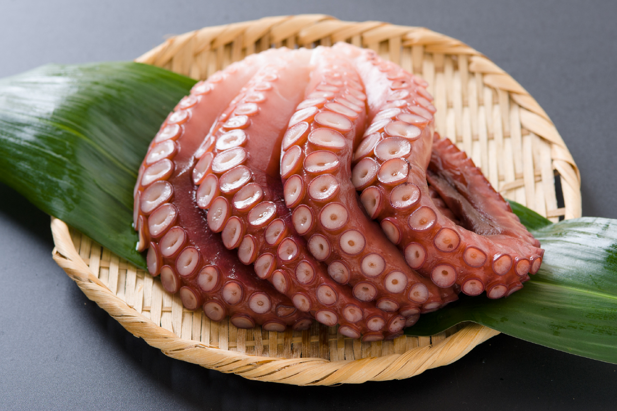 留萌産　冷凍煮たこ　1㎏～1.2㎏ 留萌産 タコ 蛸  国産 蛸足 たこ足 タコ足 たこあし ボイル 惣菜 おかず つまみ おつまみ ご飯のお供 海鮮 海産物 海の幸 魚介 魚介類 お刺身 刺身 刺し
