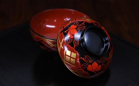 【伝統工芸品】【秀衡塗】 煮物椀(椿紋・黒内古代朱) 2個 【ocy915-koda-tsu-2】