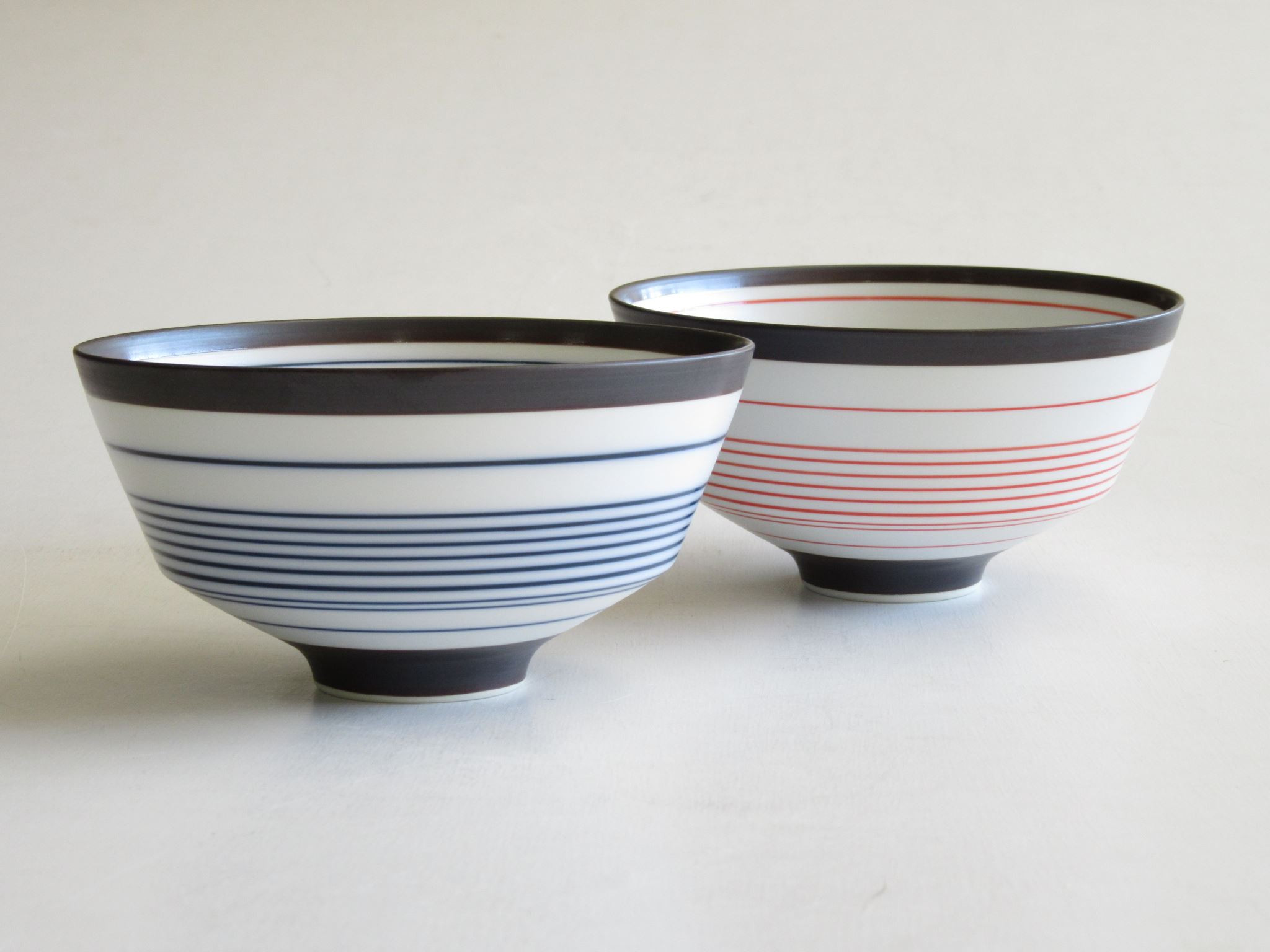 
有田焼 呉須錆線紋 青&赤・段付丼 ARITA PORCELAIN LAB(アリタポーセリンラボ)

