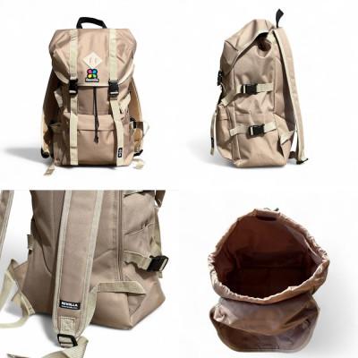 ふるさと納税 牧之原市 Revolla 軽量ナイロン マウンテンリュック 男女兼用 21リットル　【ベージュ】 |  | 01