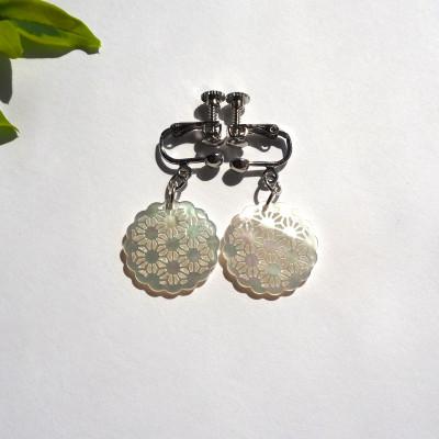 ふるさと納税 大和高田市 白蝶貝のレース彫刻「麻」イヤリング |  | 02