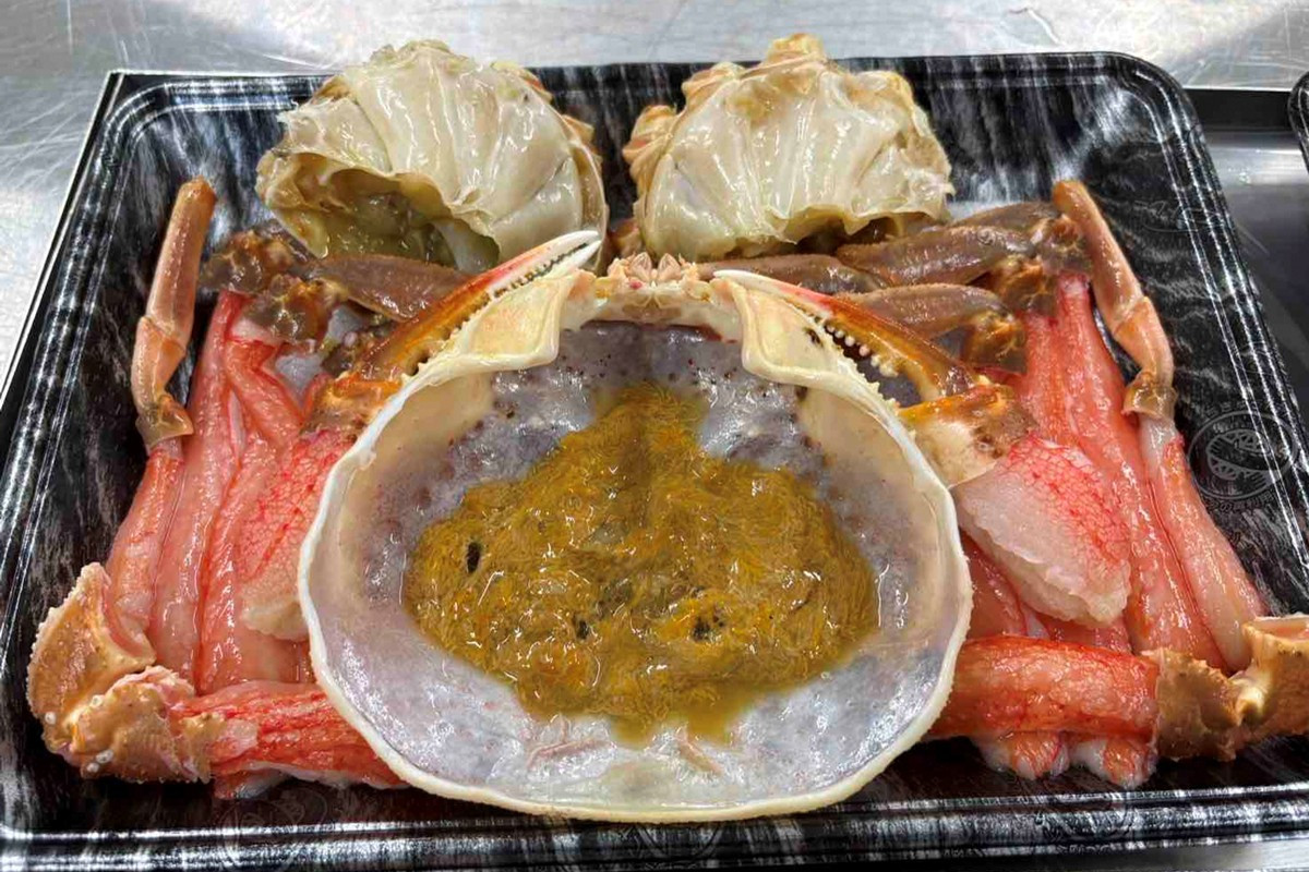 
            蟹セット（本ズワイガニ900g～1kg×1杯分／蟹味噌付き・カニだし付き）　NJ00009・NJ00010
          