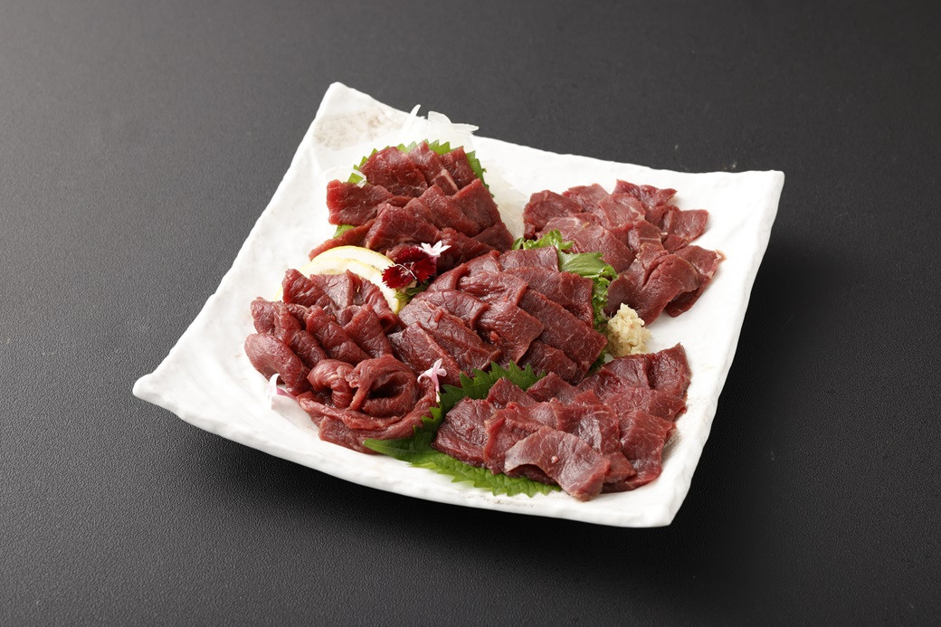 
            【フジチク ふじ馬刺し】カット不要！切れてる馬刺し！50g×6人前 合計300g 赤身 馬肉 スライス 馬刺し 熊本県
          