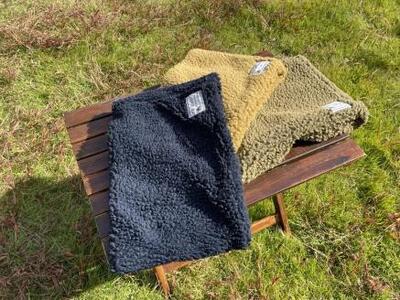 赤外線を吸収して暖かくなる難燃ボアのスライバーニットネックウォーマー_キャメル【G0510】