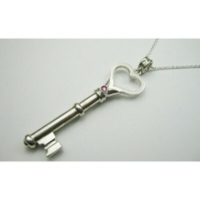 【ふるさと納税】銀の笛　鍵だけど笛　ハートキーペンダント　ホイッスル　チェーン付き　ピンクサファイア　シルバー【1203428】
