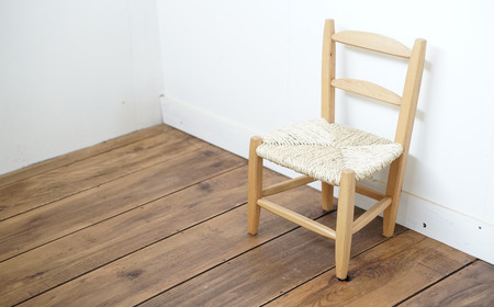 【子供椅子】 い草座面の素朴なこども椅子 手作り 木製 【Ojn Handmade Hut】 | 新潟県 出雲崎町