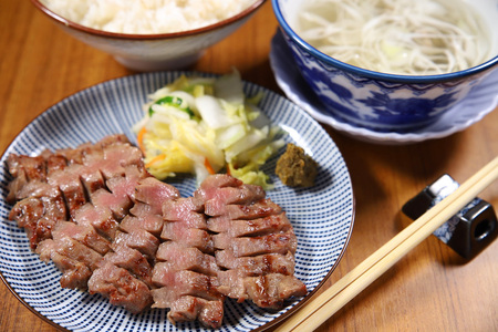 低温管理！肉厚牛たん（タン元）500g（K6-022）【ESSEふるさとグランプリ2022金賞受賞】　（KYフーズ）