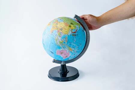 SHOWAGLOBES 絵入り地球儀21cm～地球儀のあるべき姿を求めて～（日本地図付）【インテリア 知育 お祝い ギフト】