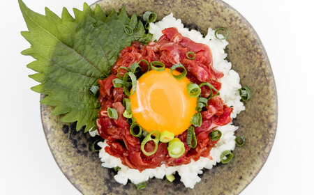 【全12回定期便】馬肉さくらユッケ 約250g(約50g×5パック) / 馬肉 ユッケ 馬刺しユッケ 小分け 生食用 熊本肥育 桜ユッケ 馬刺し 熊本県 おつまみ 晩酌 菊陽町【五右衛門フーズ】[BH