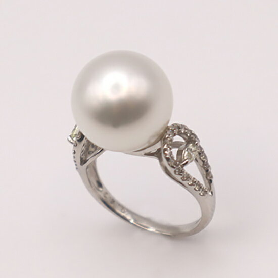 【ふるさと納税】1935 【真珠科学研究所オーロラフェニックス鑑別書付】Pt 　南洋白蝶真珠13.3mm　ダイヤモンド0.40ct 　リング