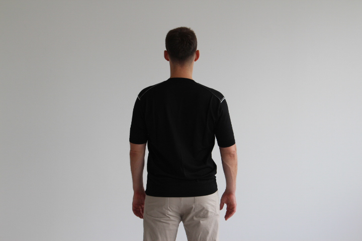 究極の贅沢シルク100%洗えるメンズ半袖Vガゼットデザインクルーネックニットウェア ブラックLサイズ メンズ 新潟県 五泉市 有限会社アスリート