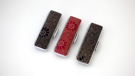 甲州印伝印鑑ケース付き　手彫り職人が彫ったラピスラズリ印鑑13.5mm[5839-2000] ラピスラズリ　菊唐草（赤）