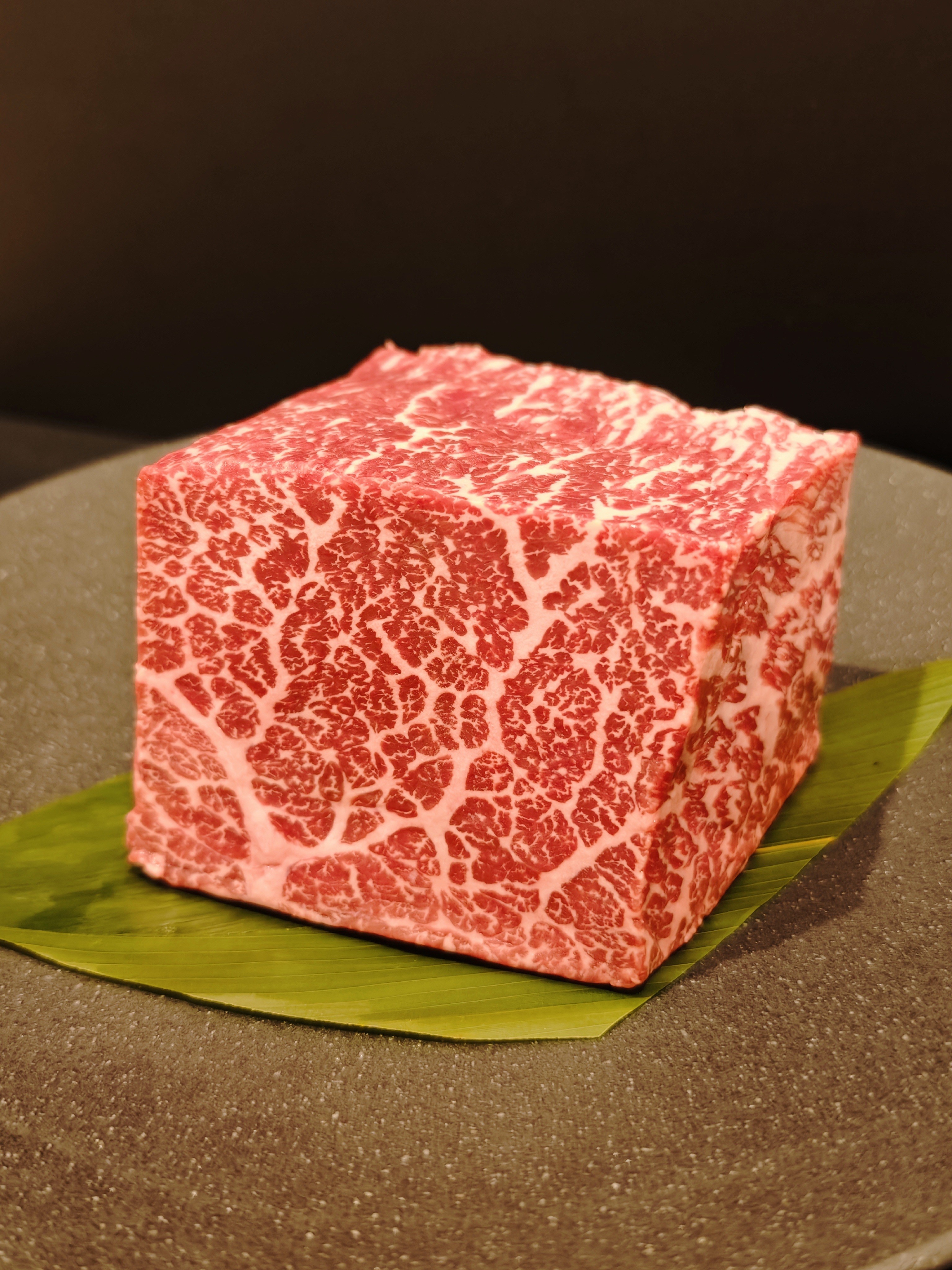 
                  鳥取和牛 赤身 ブロック ローストビーフ用 300g - 500g
                