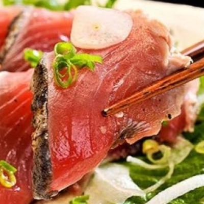 ふるさと納税 北山村 黄金藁焼 一本釣 鰹タタキ1kg&じゃばらポンズ100mlセット【nks100C】 |  | 01