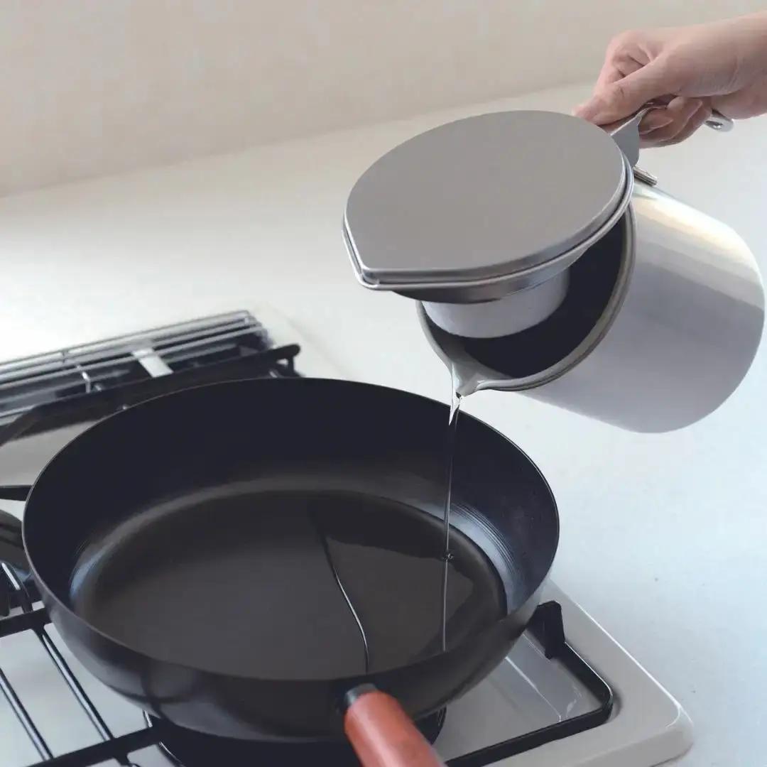 オイルポット For油 900 活性炭カートリッジ式 キッチンツール 調味料収納 ストッカー オールステンレスオイルポット 油保存 調理器具 オイルストッカー キッチン用品 キッチンツール オイルフィ