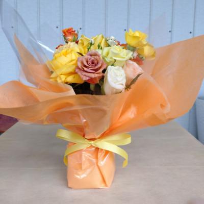 ふるさと納税 杵築市 『天使のバラ』薔薇だけの自立型花束(黄オレンジ系)