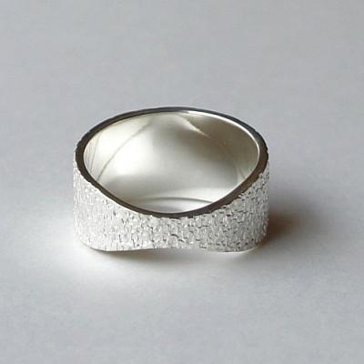 ふるさと納税 藤沢市 SV 幅広リング(テクスチャー) P1(0号)〜30号 ピンキーリング ご希望サイズで制作 |  | 02